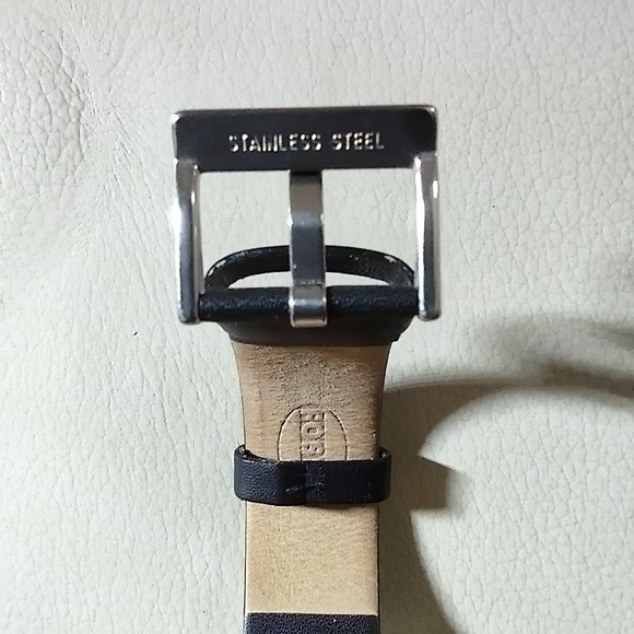 Roots Watch, Black Leather, Nickel Allergy Free, Water Resistant - Picture 6 of 8